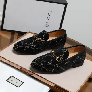 Gucci काला सोने वेलवेट ऊपरी GG Monogram Print लोफर