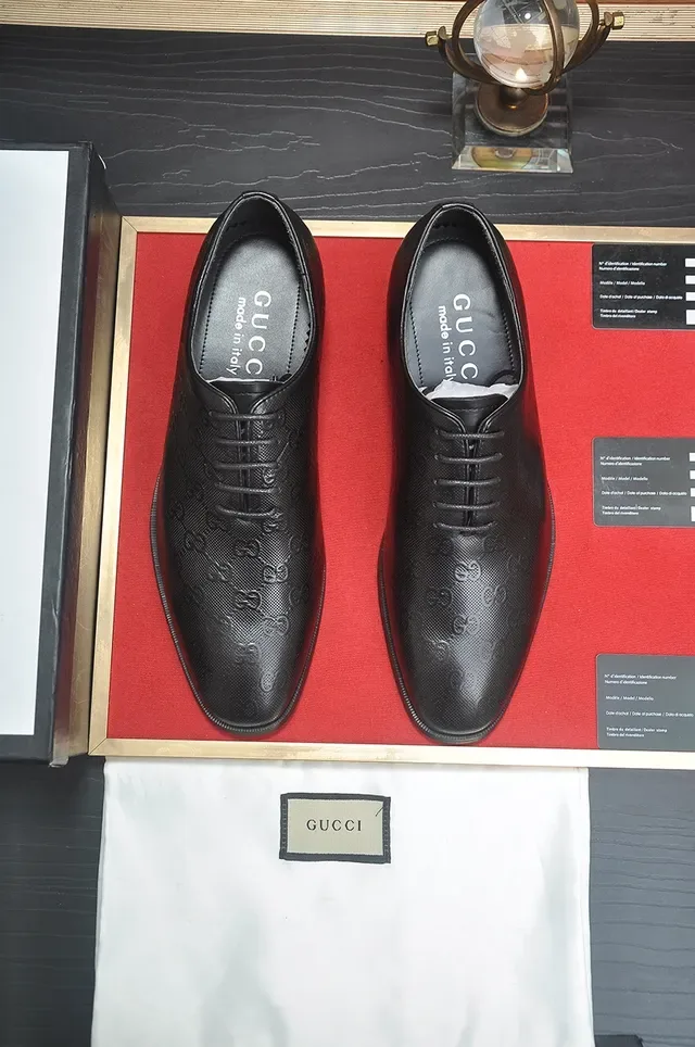 Gucci Chaussures Oxford de Cuir Poli Noir Monogram-Embossé 5
