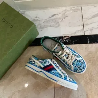 Gucci Zapatillas Lifestyle de Lona con Estampado Floral Azul Blanco de Bajo con Cordones