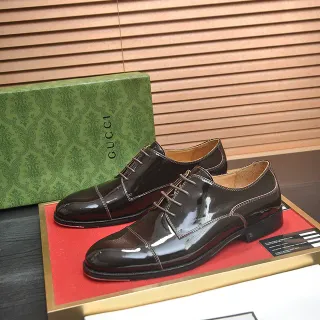 Gucci বাদামি প্যাটেন্ট লেদার ক্যাপ-টু অক্সফোর্ড জুতো