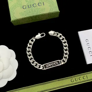 Gucci سوار سلسلة Curb السميكة لوحة الشعار