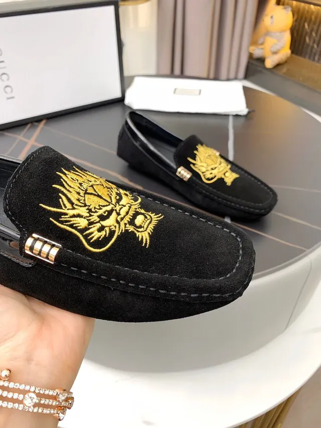 Gucci تطريز التنين أحذية لوفر جلد أسود وذهبي 6