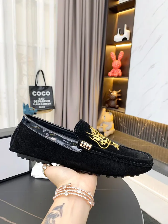Gucci تطريز التنين أحذية لوفر جلد أسود وذهبي 9