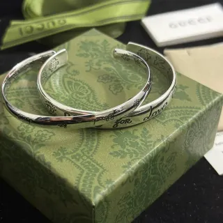 Gucci For Love Pulseras de Brazalete Floral Grabadas