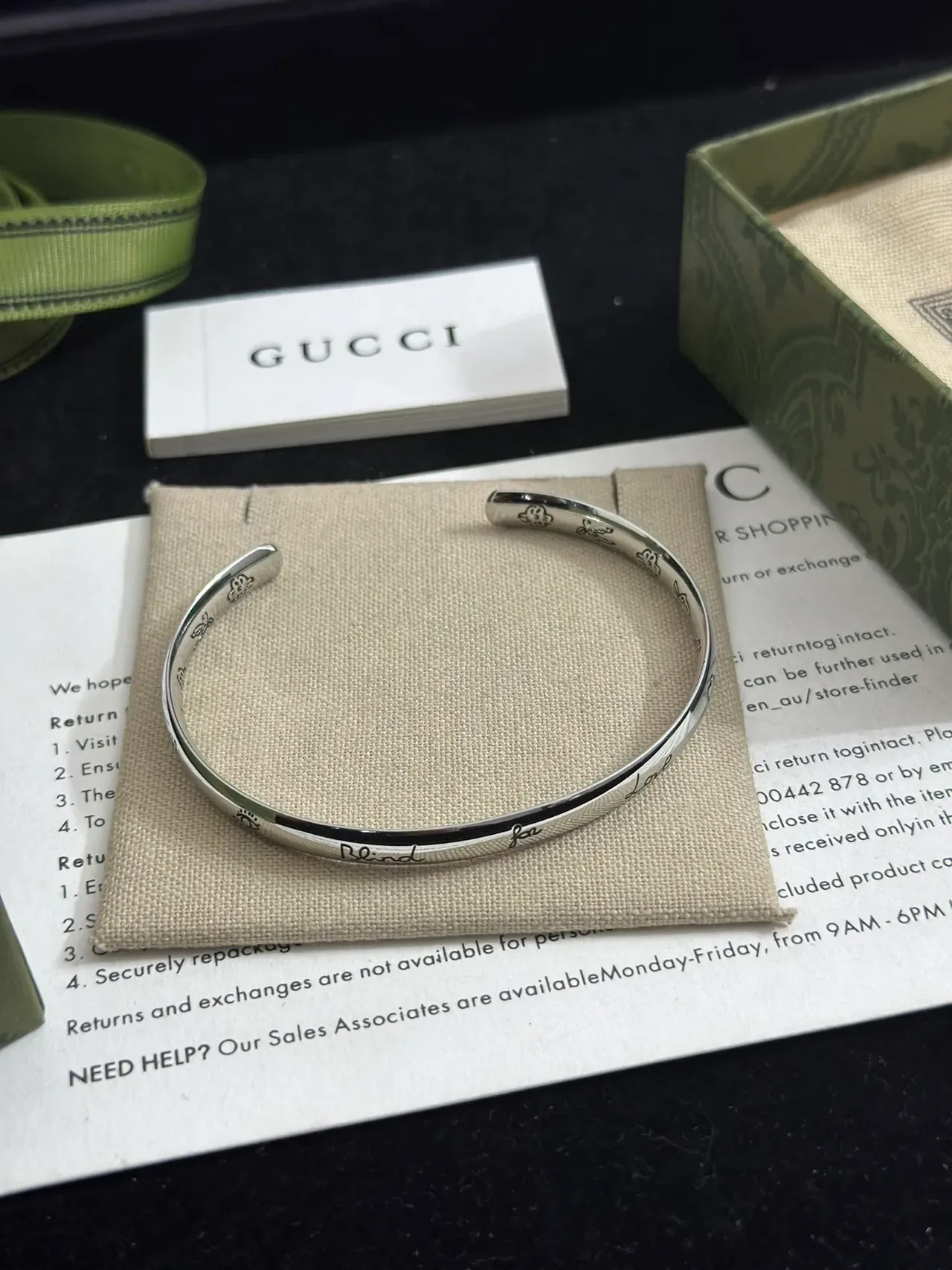 Gucci For Love إسورة كف زهورية منحوتة 2