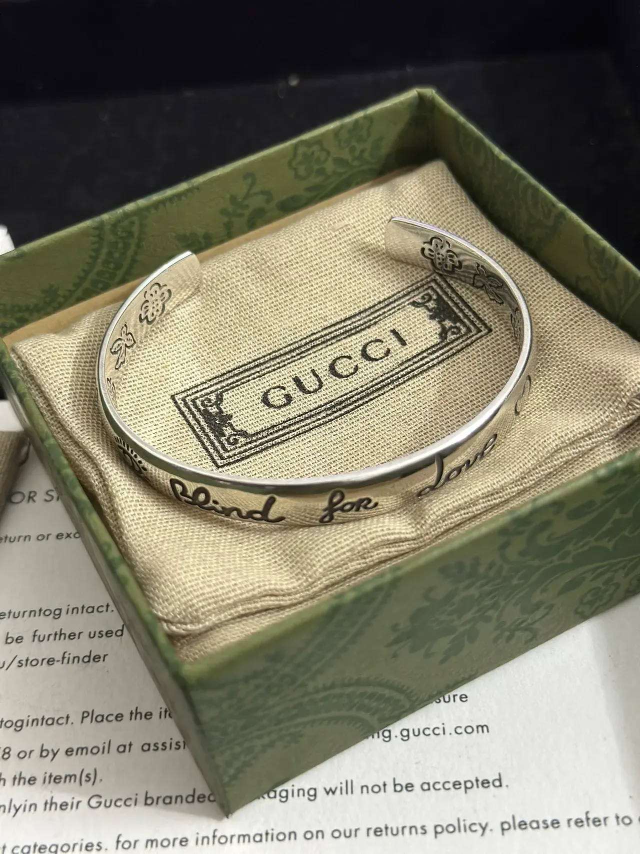 Gucci For Love إسورة كف زهورية منحوتة 9