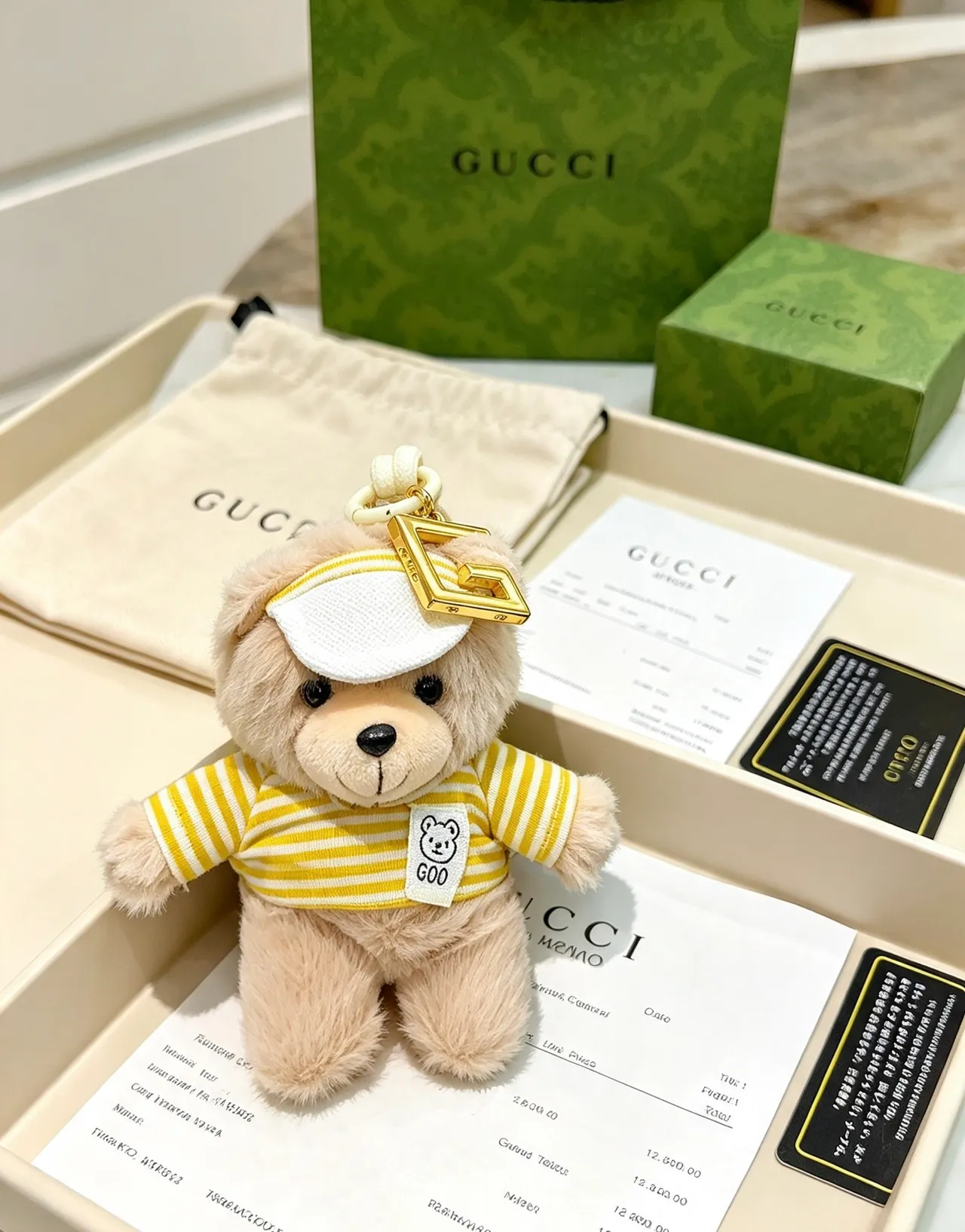 Gucci G.O.O. Sac beige et jaune ourson en peluche haut tricoté rayé 2