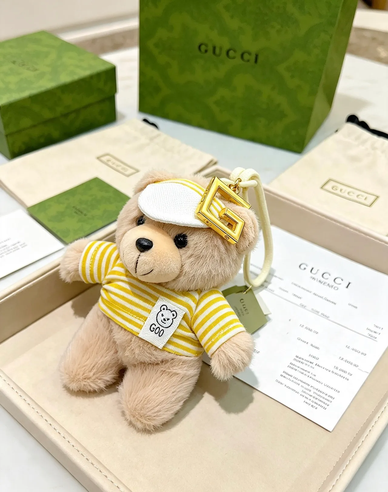 Gucci G.O.O. Sac beige et jaune ourson en peluche haut tricoté rayé 6