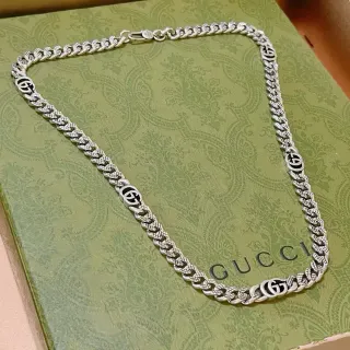 Gucci GG চেইন সিলভার ব্ল্যাক কার্ব লিঙ্ক ইন্টারলকিং লোগো মেডেলিয়নস হার