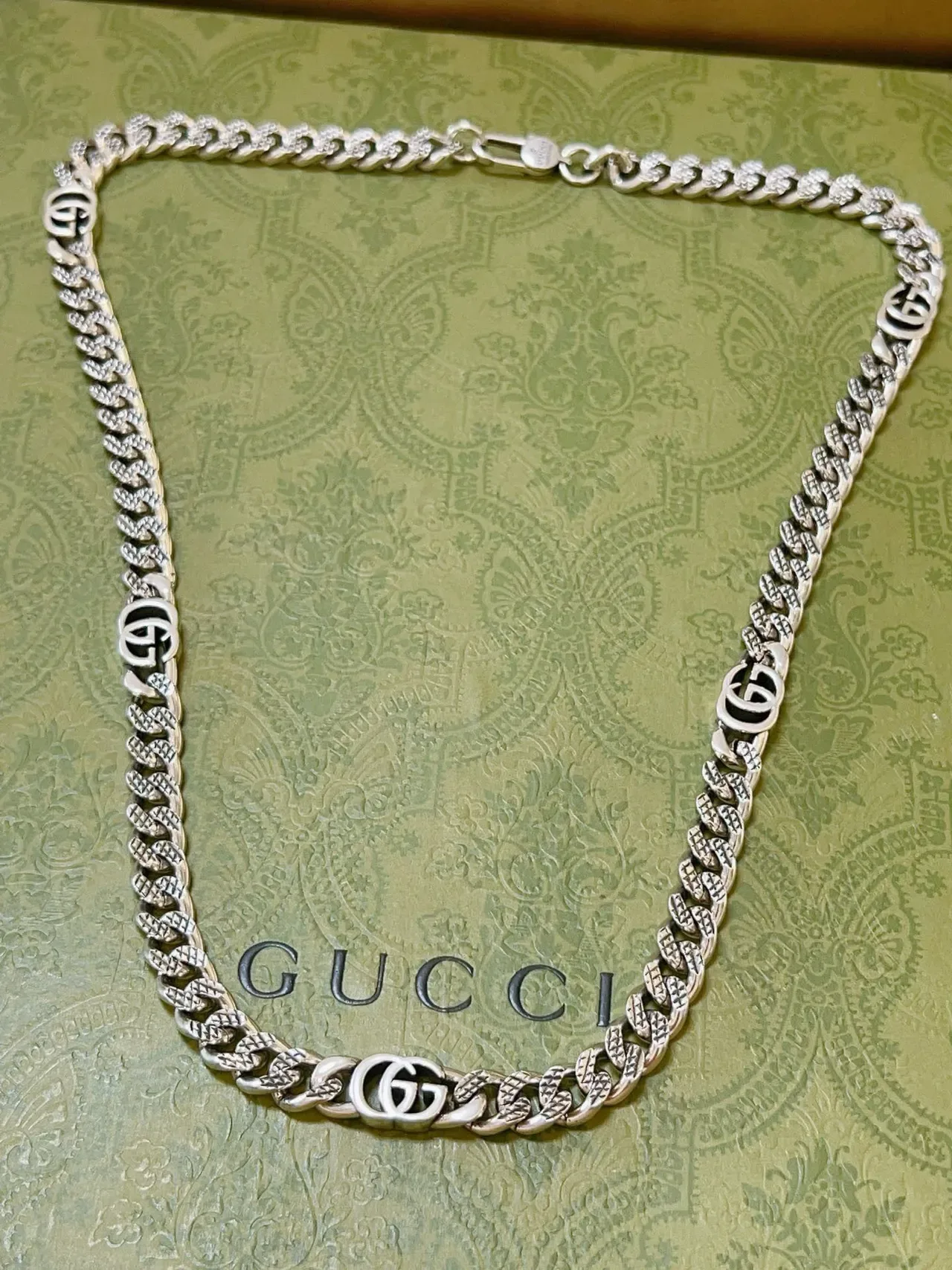 Gucci GG Chaîne Argent Noir Curb-Link Interlocking Logo Médaillons Collier 6