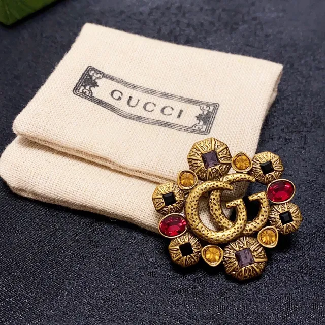 Gucci GG Logo बहु रत्न फूल ब्रोच 4