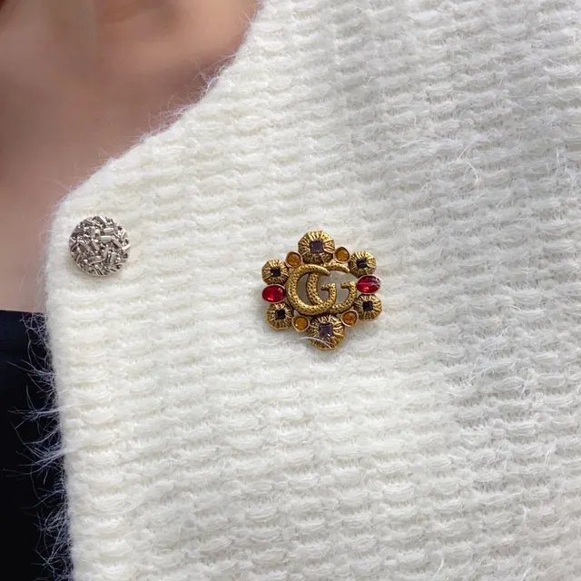 Gucci GG Logo बहु रत्न फूल ब्रोच 9