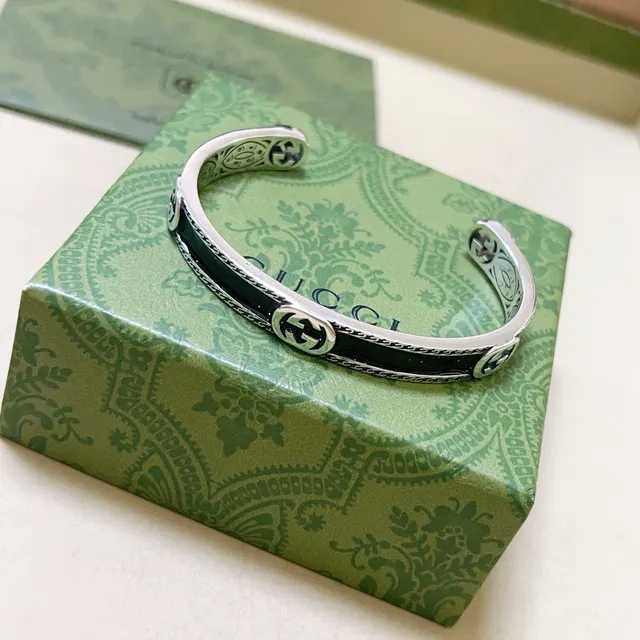 Gucci GG Marmont Pulseira aberta de esmalte preto 3