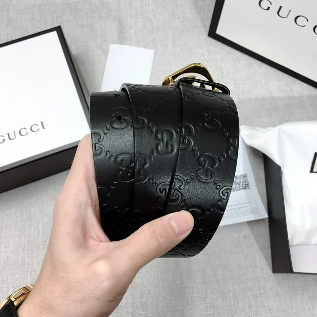 Gucci GG Marmont حزام جلدي أسود ذهبي مع نقش حرف G متشابكة ومشبك 2