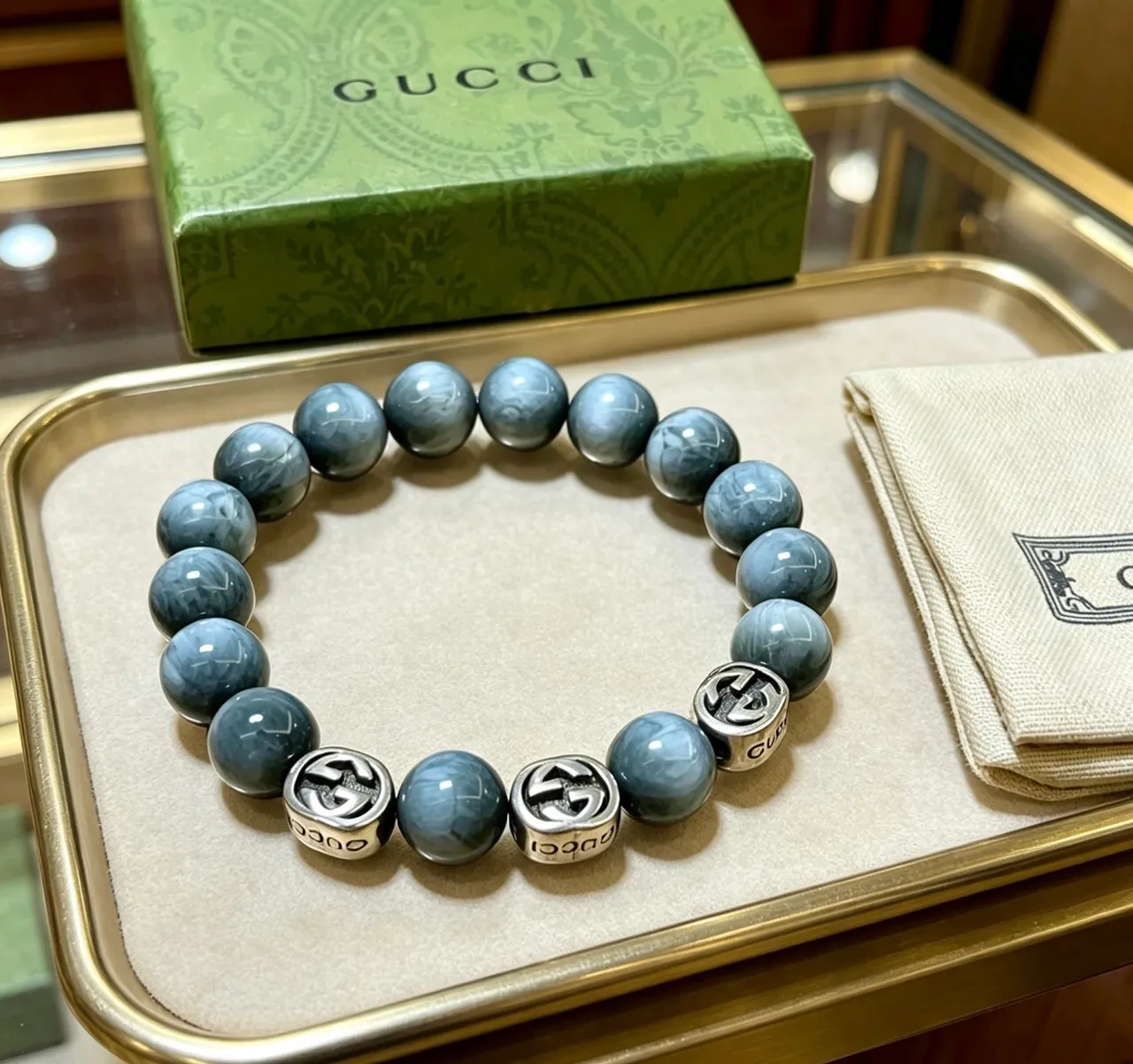 Gucci GG Marmont Pulsera de piedra marmoleada azul plateada con cuentas 6