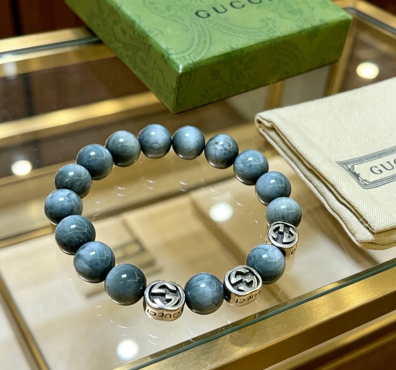 Gucci GG Marmont Pulsera de piedra marmoleada azul plateada con cuentas 7