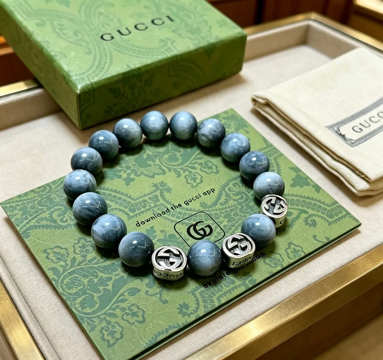 Gucci GG Marmont Pulsera de piedra marmoleada azul plateada con cuentas 9