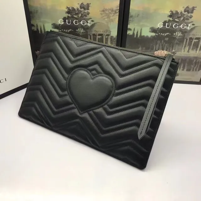 Gucci GG Marmont كيڤرون مقوّى أسود كلاتش مغلف 2