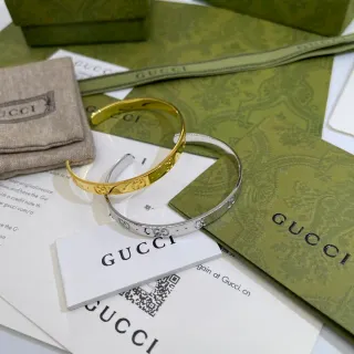 Gucci GG Marmont سوار منحوت بالذهب والفضة