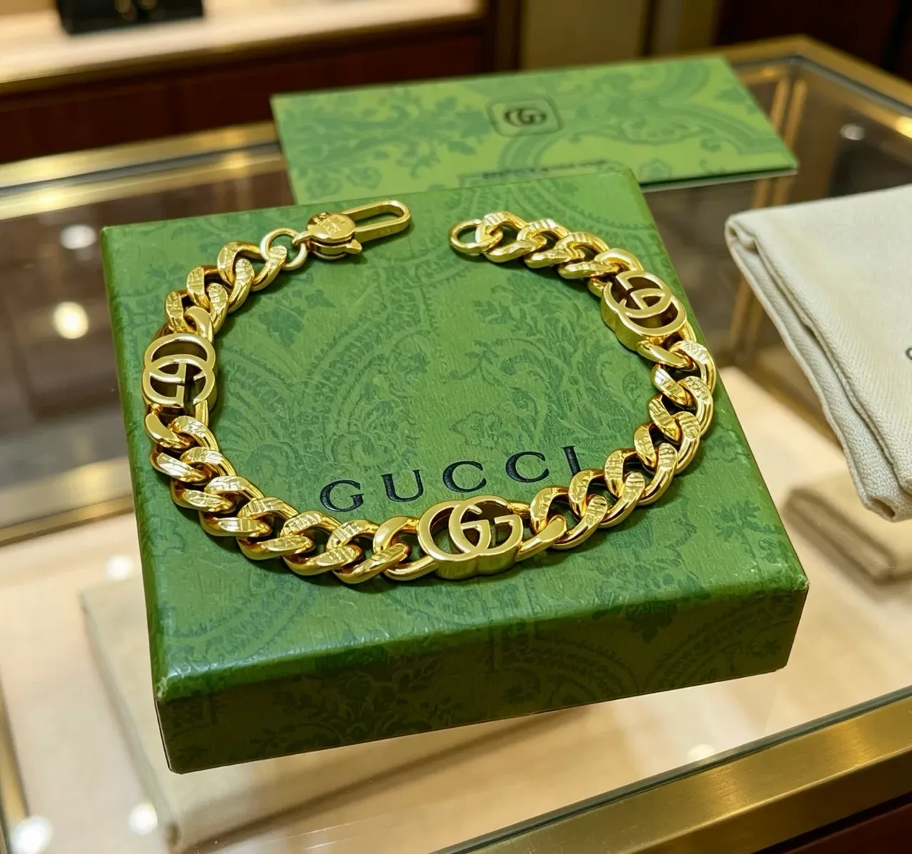 Bracelet Gucci GG Marmont Or Chaîne Curb-Link Chunky Motifs Interlocking Double-G 5