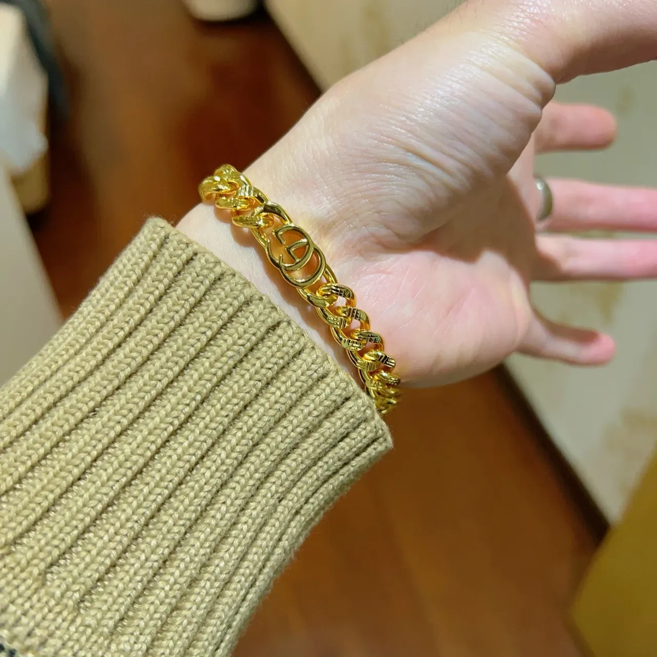 Bracelet Gucci GG Marmont Or Chaîne Curb-Link Chunky Motifs Interlocking Double-G 7