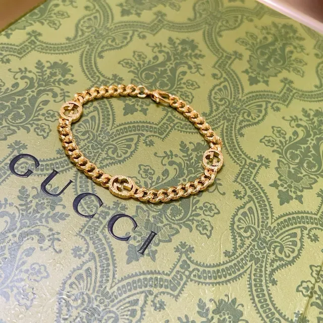 سوار Gucci GG Marmont ذهبي سلسلة كرب لينك سميكة مع medallions شعار G متشابك 2