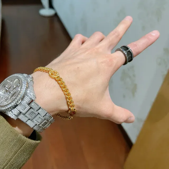سوار Gucci GG Marmont ذهبي سلسلة كرب لينك سميكة مع medallions شعار G متشابك 4