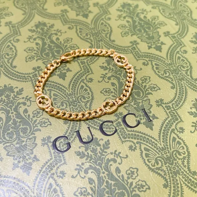 سوار Gucci GG Marmont ذهبي سلسلة كرب لينك سميكة مع medallions شعار G متشابك 6