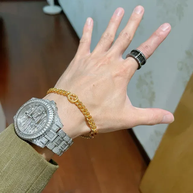 سوار Gucci GG Marmont ذهبي سلسلة كرب لينك سميكة مع medallions شعار G متشابك 8