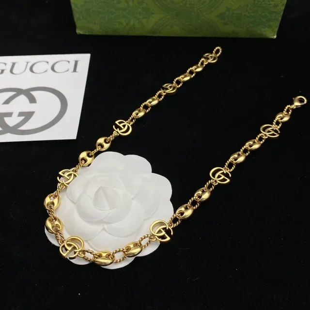 Gucci GG Marmont Colar de Ouro Motivo Entrelazado 5