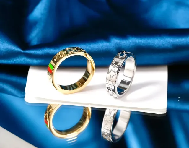 Gucci GG Marmont 金红金属带珐琅网纹条戒指 2