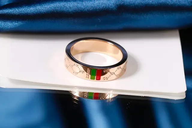 Gucci GG Marmont 金红金属带珐琅网纹条戒指 6