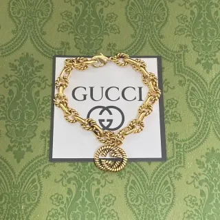 سوار Gucci GG Marmont ذهبي سلسلة حبل ملتوية مع تعليقة Interlocking G متشابكة