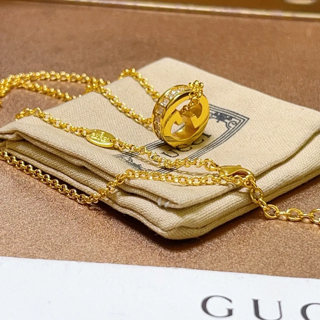 Gucci GG Marmont स्वर्ण-श्वेत चेन Interlocking G पेंडेंट नेकलेस 6