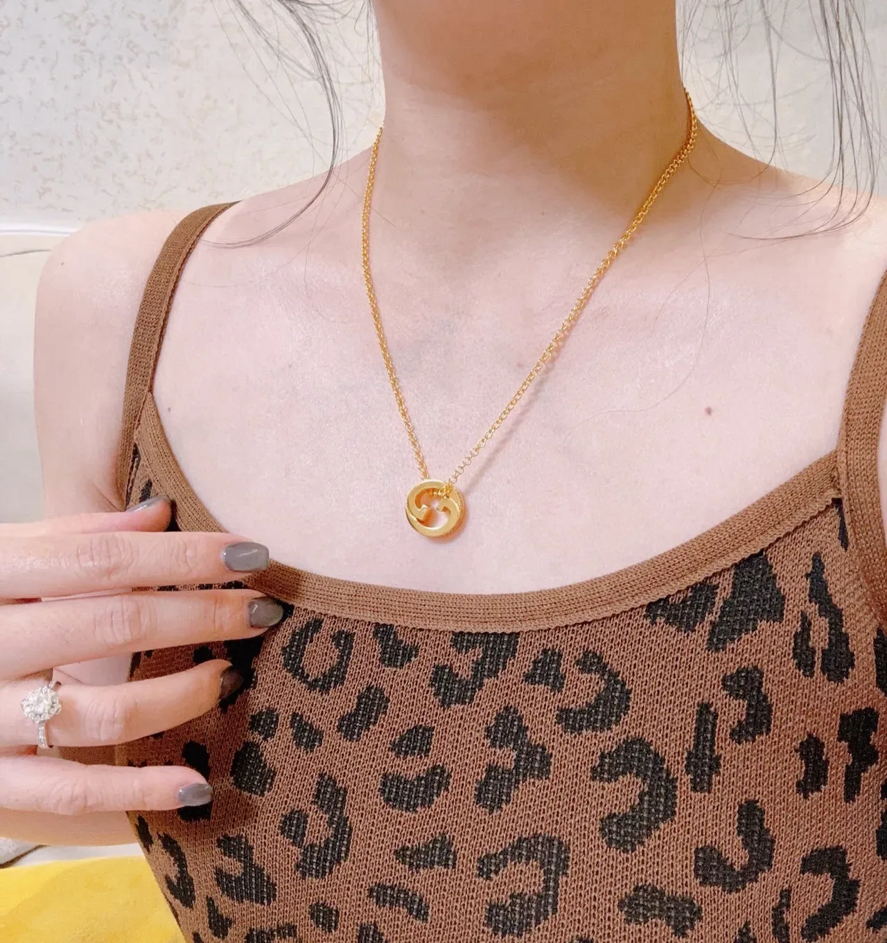 Gucci GG Marmont स्वर्ण-श्वेत चेन Interlocking G पेंडेंट नेकलेस 8