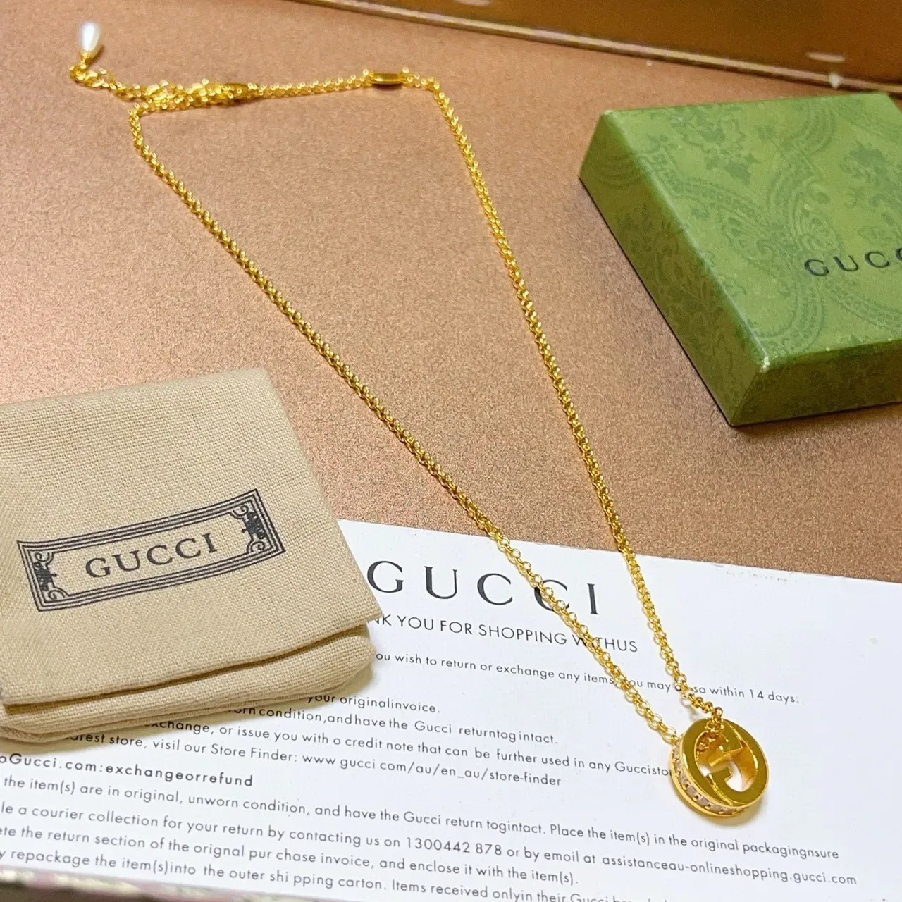Gucci GG Marmont स्वर्ण-श्वेत चेन Interlocking G पेंडेंट नेकलेस 9
