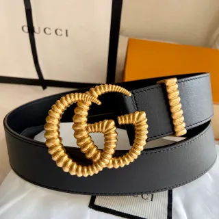 Gucci GG Marmont Ribeteado Dorado Interlocking G Cinturón de Cuero Negro