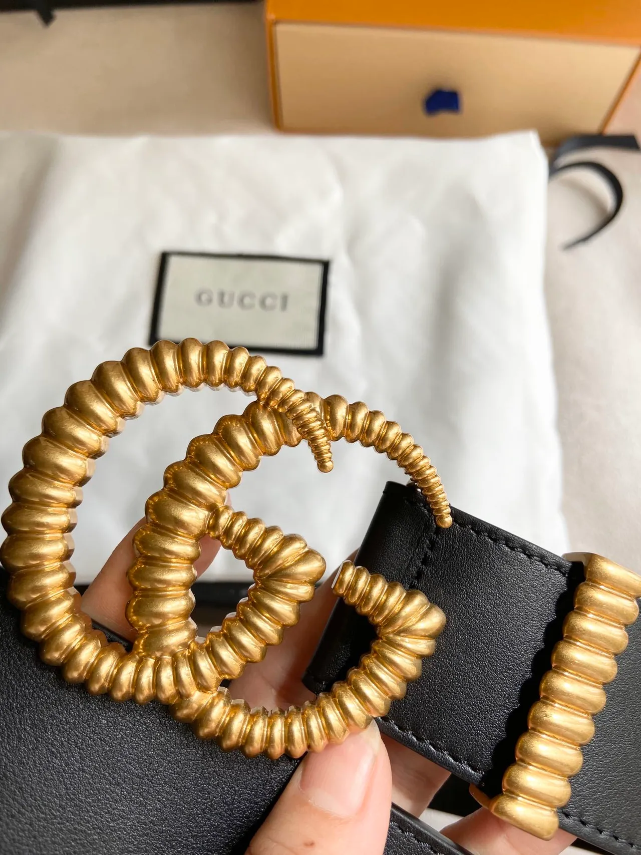 Gucci GG Marmont مخطط ذهبي Interlocking G حزام جلد أسود 6