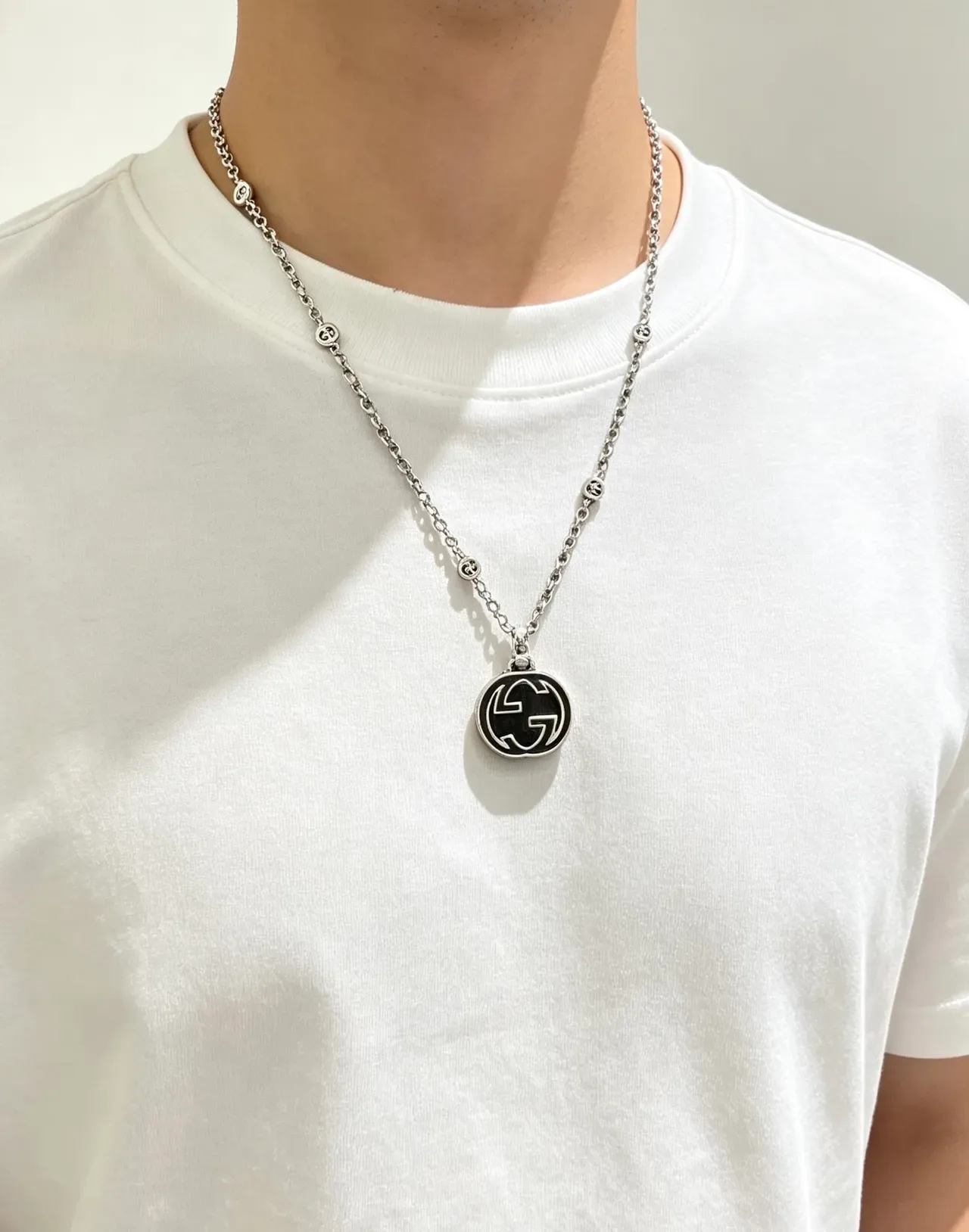 Gucci GG Marmont Collier pendentif chaîne argent noir émaillé 3