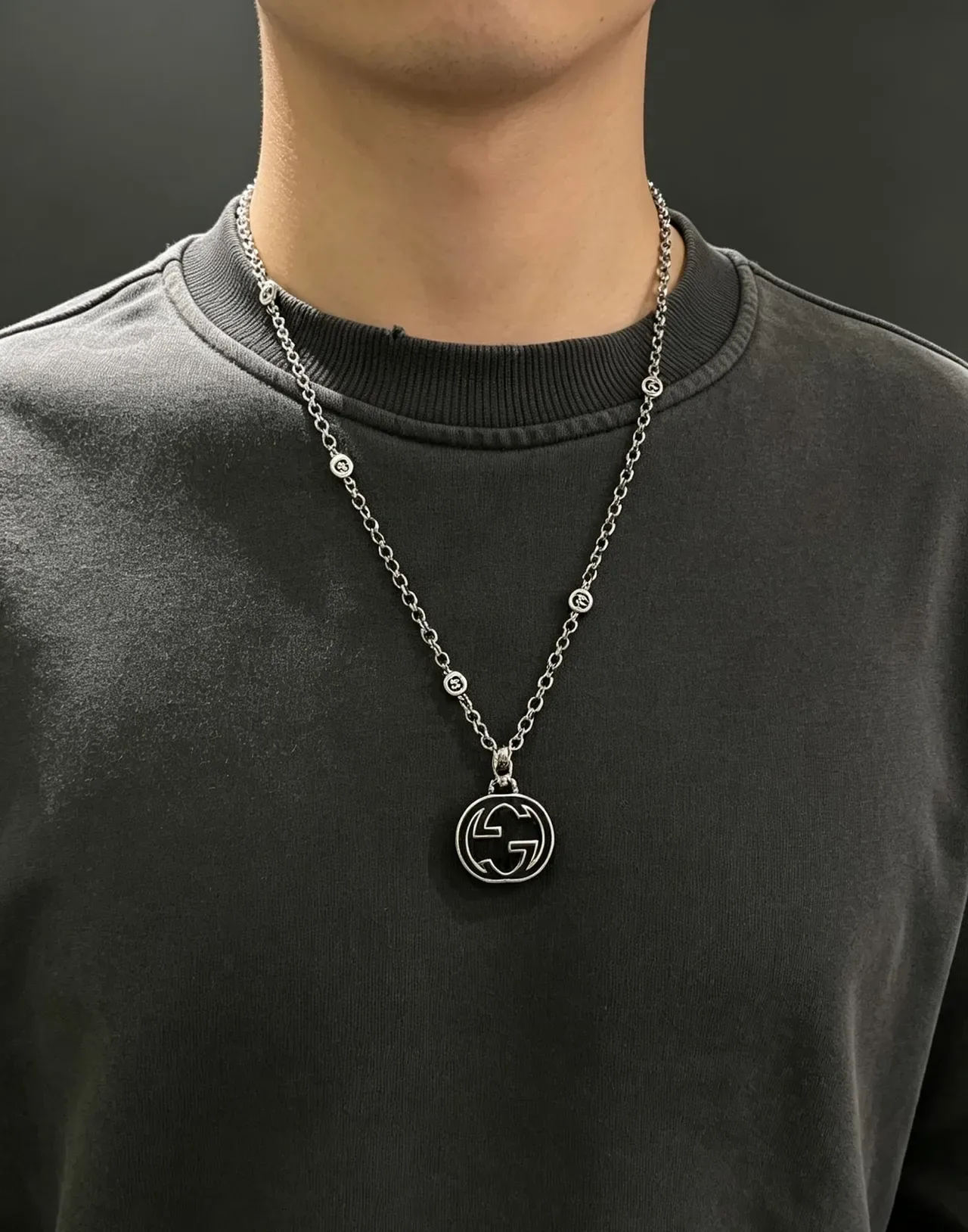Gucci GG Marmont Collier pendentif chaîne argent noir émaillé 5