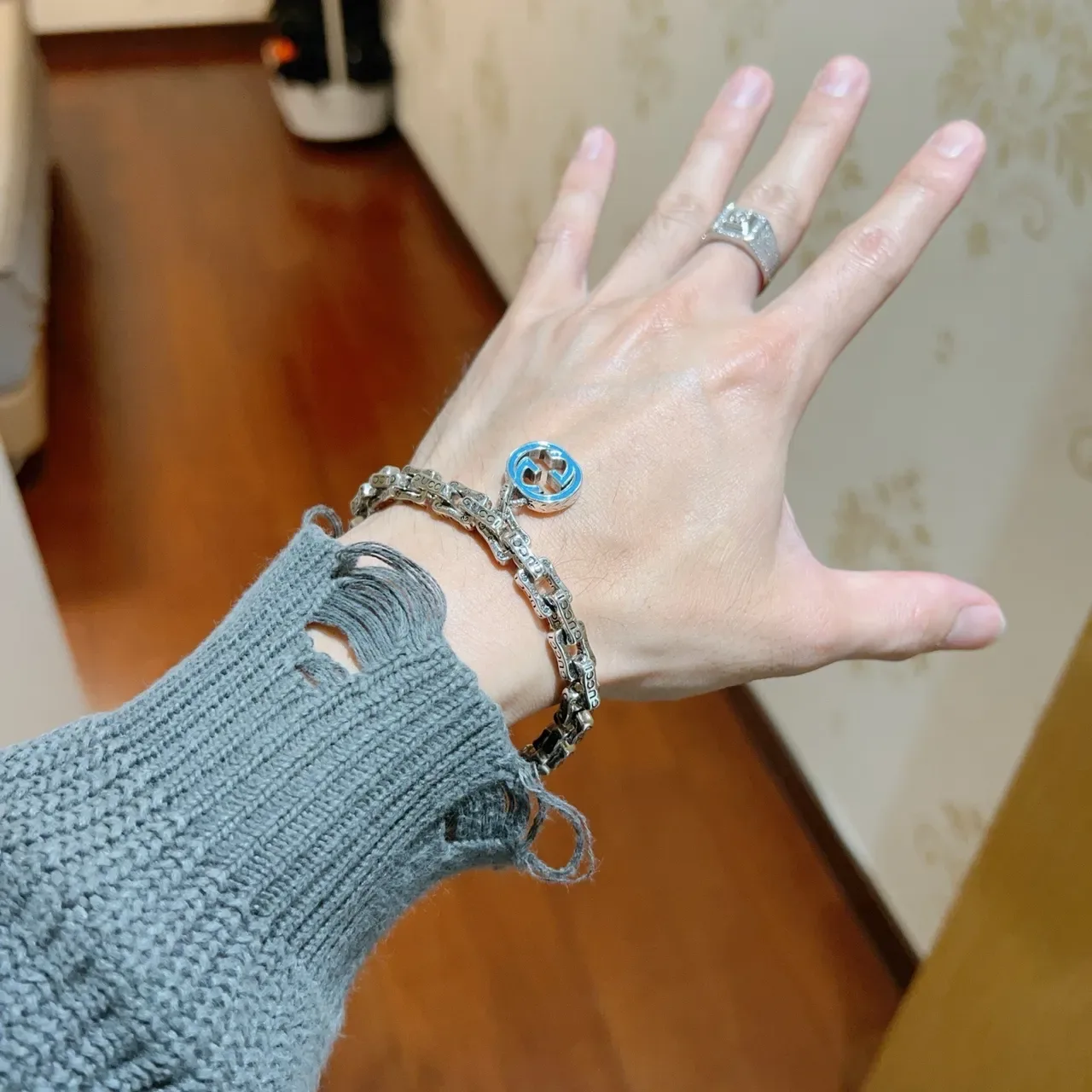 Gucci GG Marmont Silver Blue Chain-Link Engraved Logo Links Bracelet 8