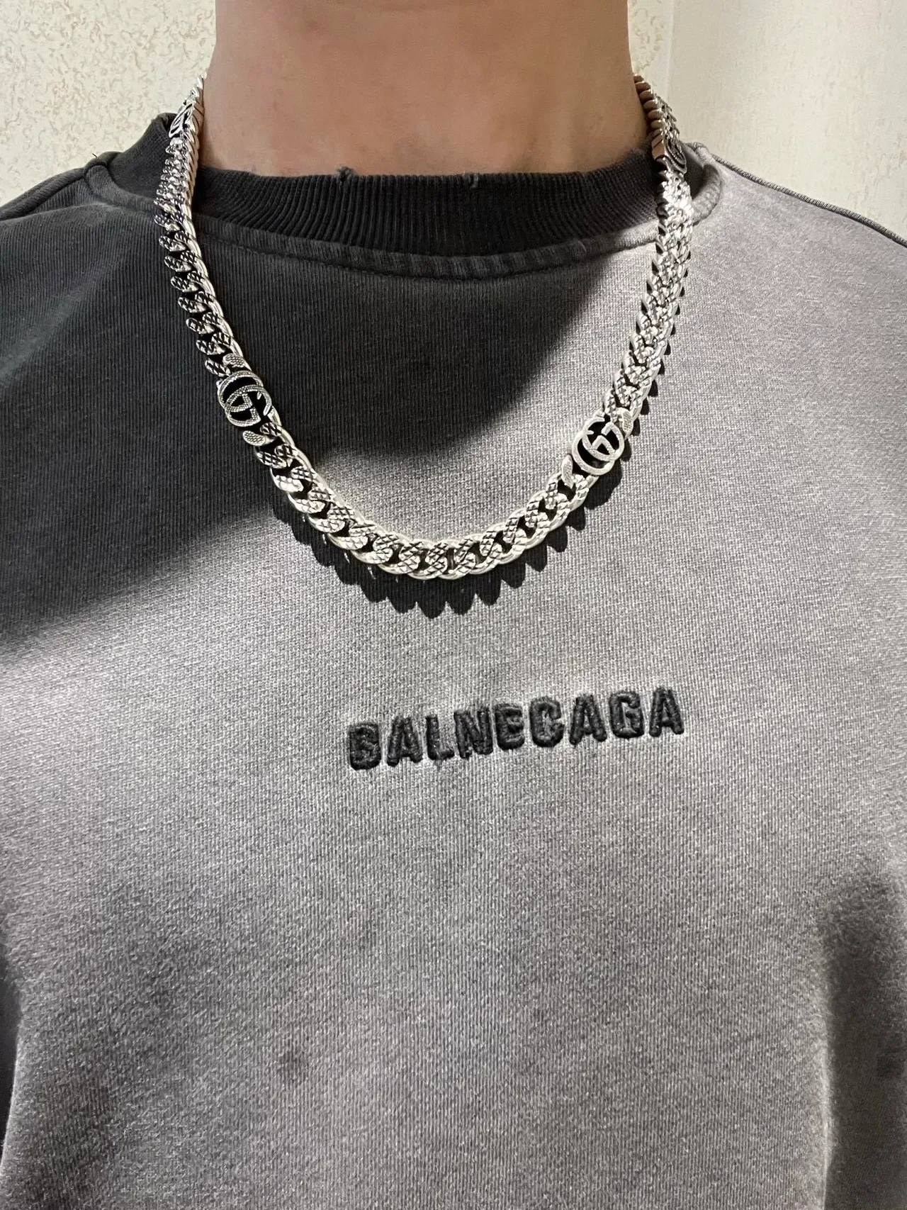 Collar Gucci GG Marmont Cadena Curb-Link Plateada con Motivos de Logo G Interconectados 5