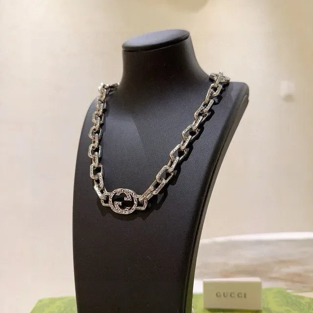 Collier Gucci GG Marmont Argent Vert Chaîne à maillons lourds Médaillons Gravés Double-G 5