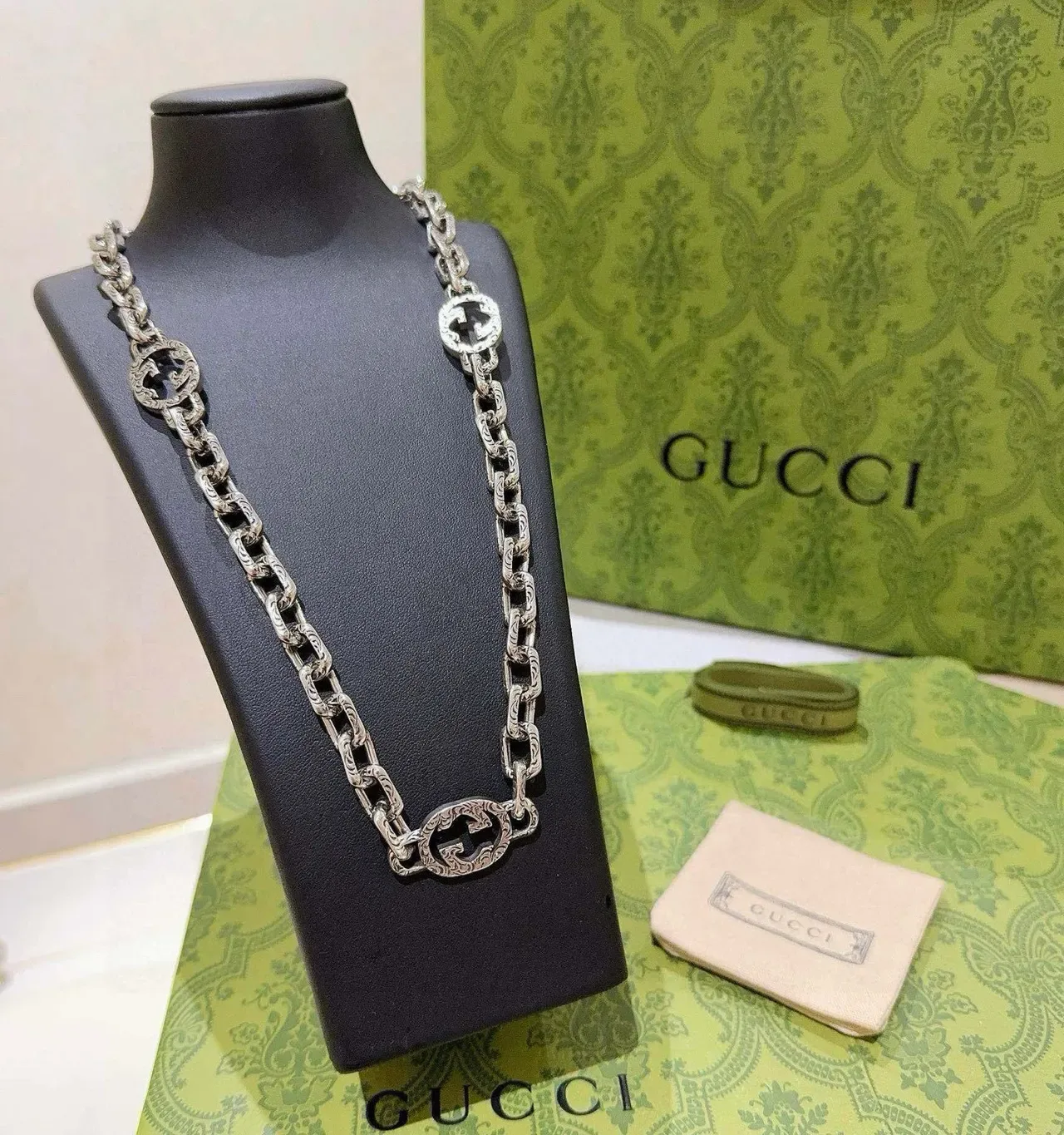 Collier Gucci GG Marmont Argent Vert Chaîne à maillons lourds Médaillons Gravés Double-G 9