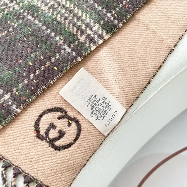 Gucci GG Monogram écharpe en cachemire à carreaux 3