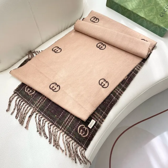 Gucci GG Monogram écharpe en cachemire à carreaux 6