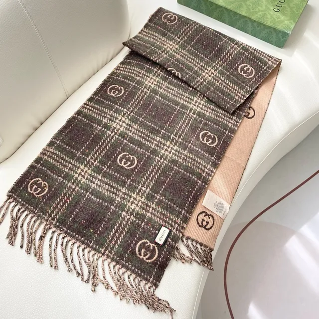 Gucci GG Monogram écharpe en cachemire à carreaux 7