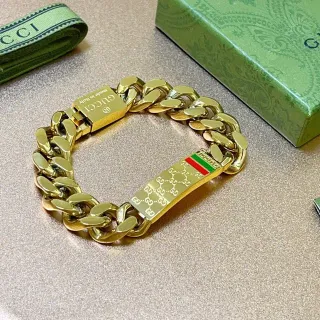 Gucci GG Plaque سوار ذهبي أخضر سلسلة Curb-Link منحوت سوار