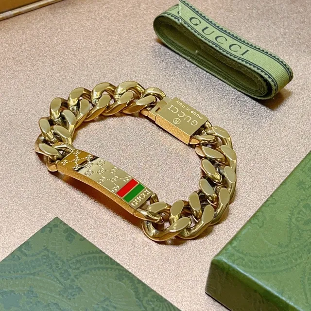 Gucci GG Plaque سوار ذهبي أخضر سلسلة Curb-Link منحوت سوار 7