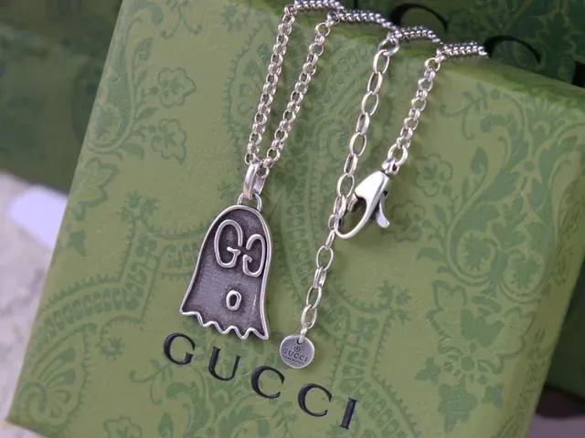 Gucci Ghost Interlocking GG Silver-Tone Pendant Necklace 8